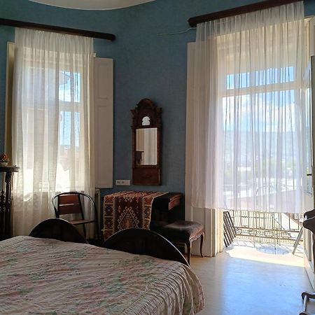 Guest House Irina Tbilisi Bagian luar foto
