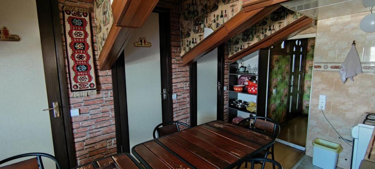 Guest House Irina Tbilisi Bagian luar foto