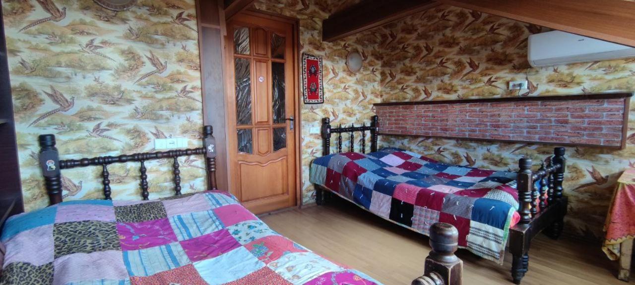 Guest House Irina Tbilisi Bagian luar foto
